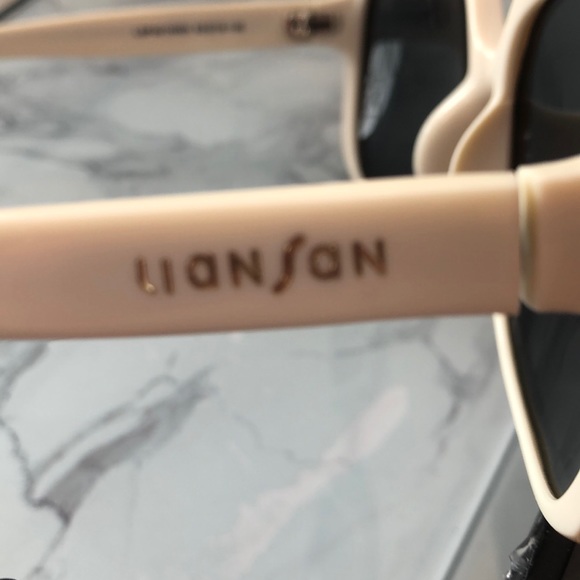 NEW OFF WHITE LIANSAN POLARIZED OVERSIZED SUNG… - Picture 2 of 8